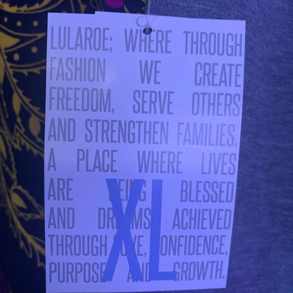 LulaRoe Print Randy Top - Picture 5 of 5